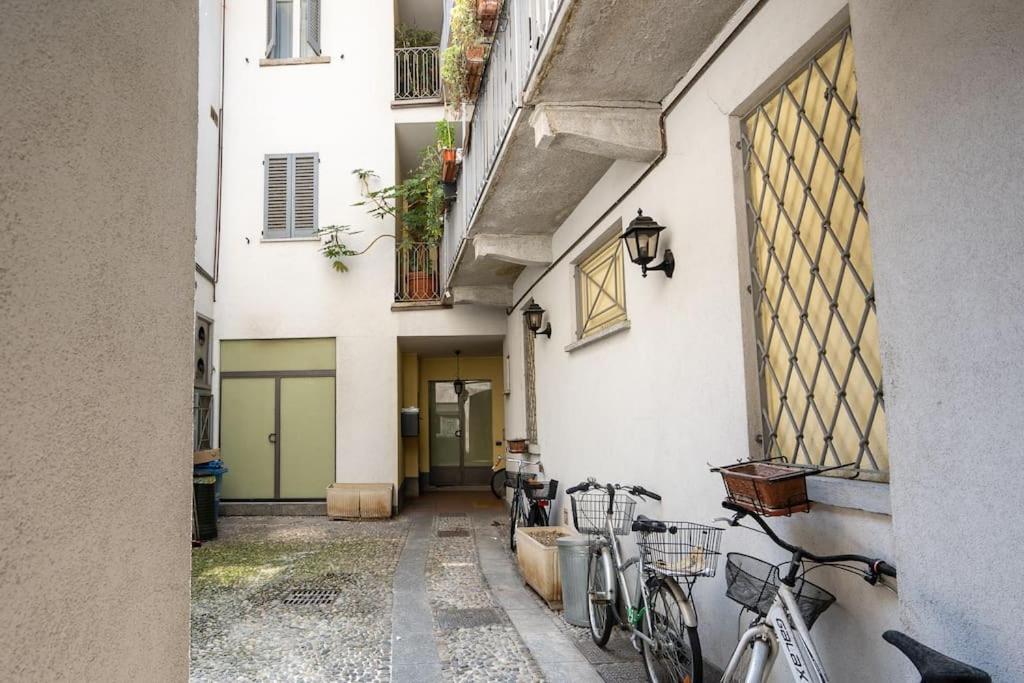 Alloggio Del 1400 Nel Cuore Del Centro Storico A 2 Min Dal Porto E Con 2 Bici Gratuite Комо Екстер'єр фото