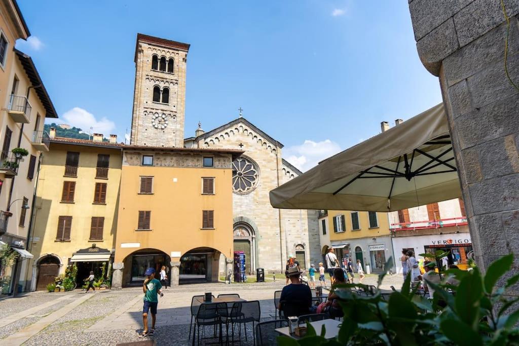 Alloggio Del 1400 Nel Cuore Del Centro Storico A 2 Min Dal Porto E Con 2 Bici Gratuite Комо Екстер'єр фото