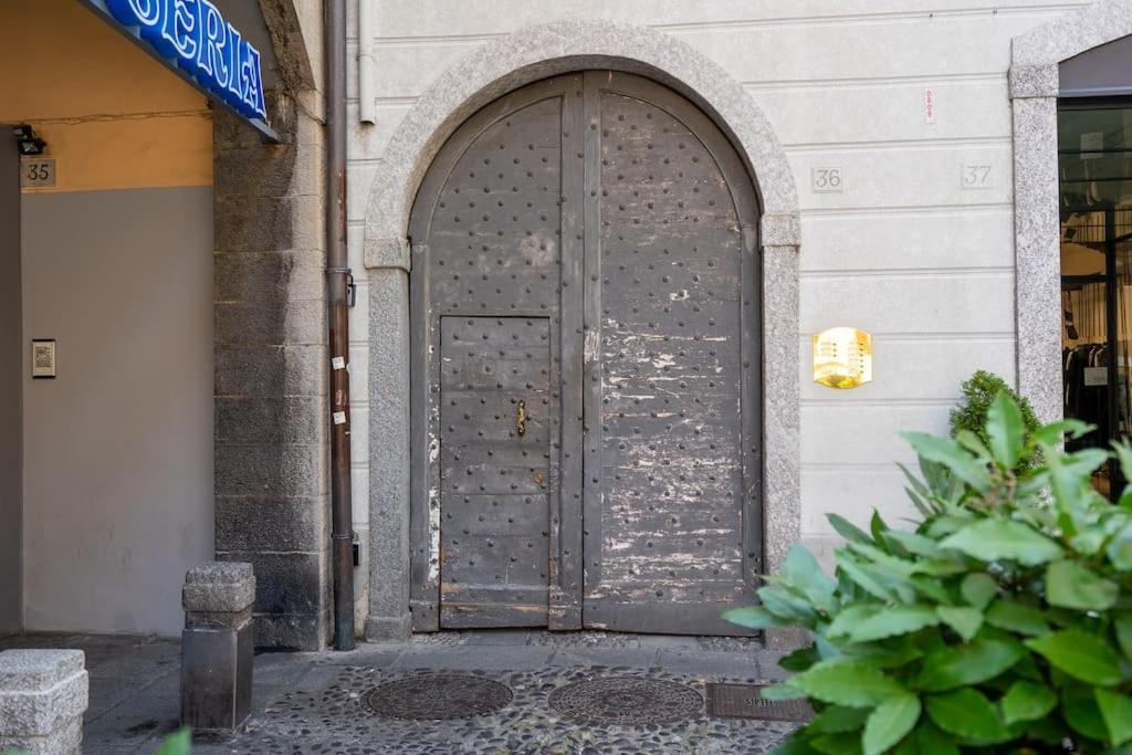 Alloggio Del 1400 Nel Cuore Del Centro Storico A 2 Min Dal Porto E Con 2 Bici Gratuite Комо Екстер'єр фото