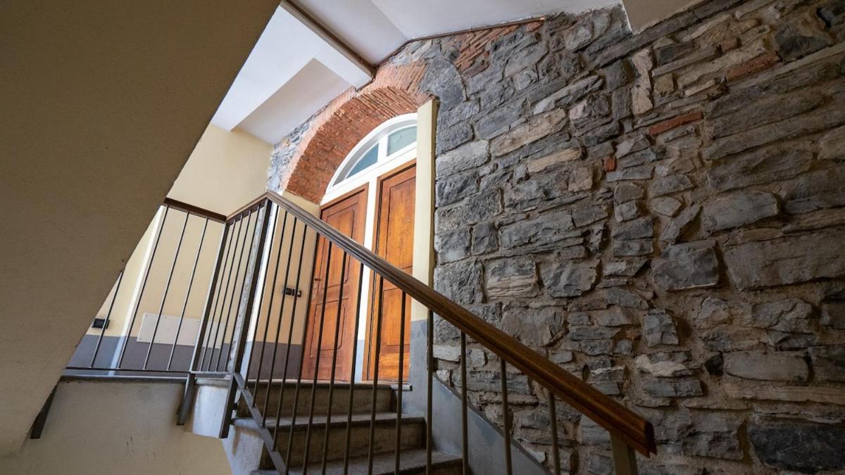 Alloggio Del 1400 Nel Cuore Del Centro Storico A 2 Min Dal Porto E Con 2 Bici Gratuite Комо Екстер'єр фото